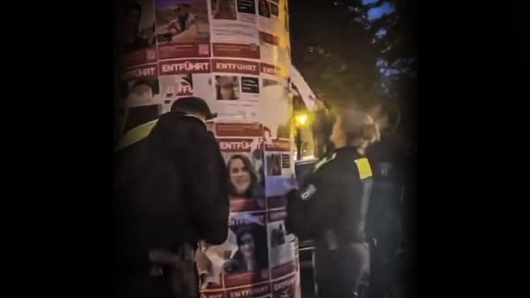 Polizei-Plakat-Abriss von Staatsschutz angeordnet