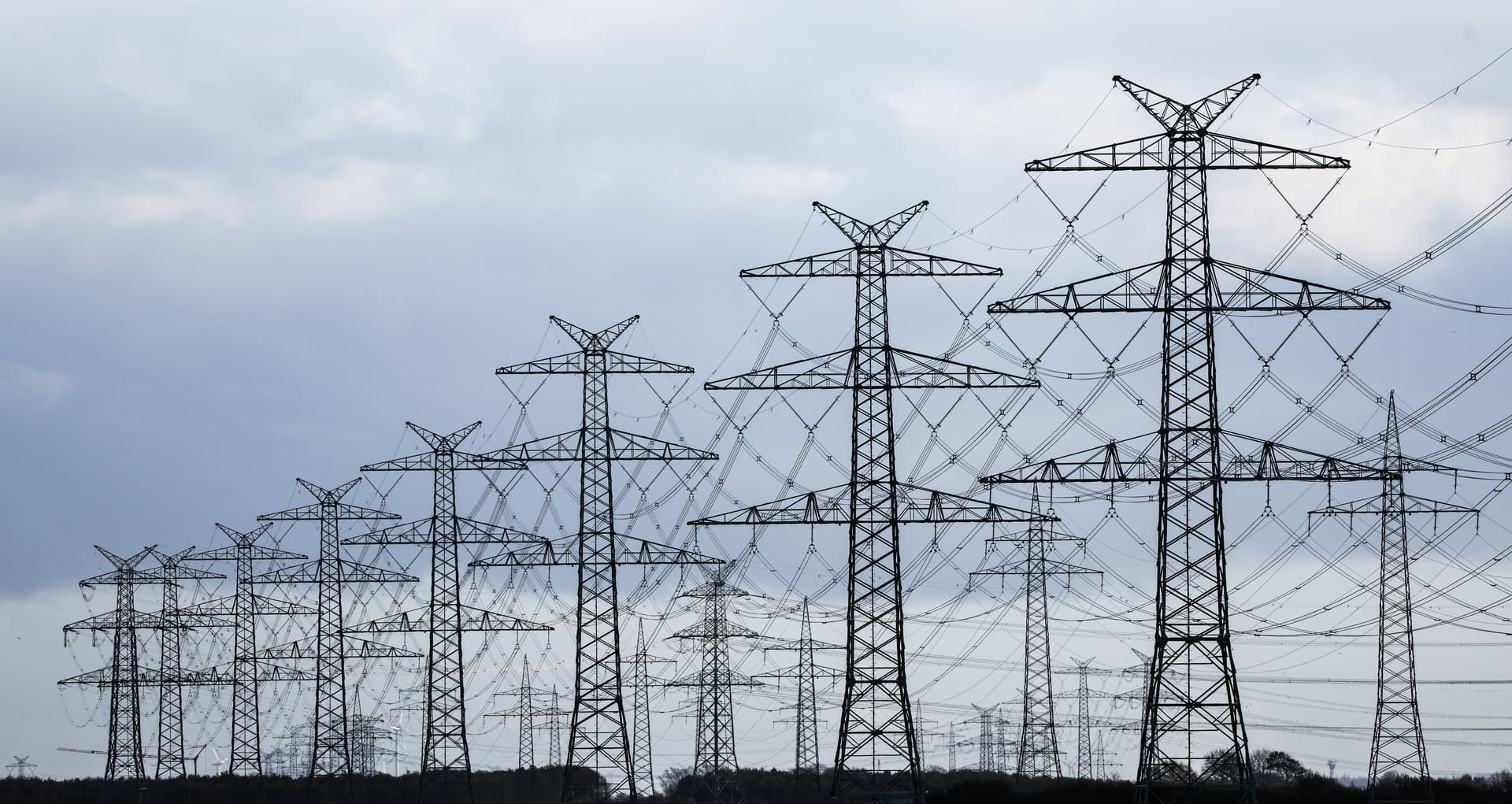 Quer durch Deutschland: Behörde will Tausende Kilometer Strom-Autobahnen genehmigen