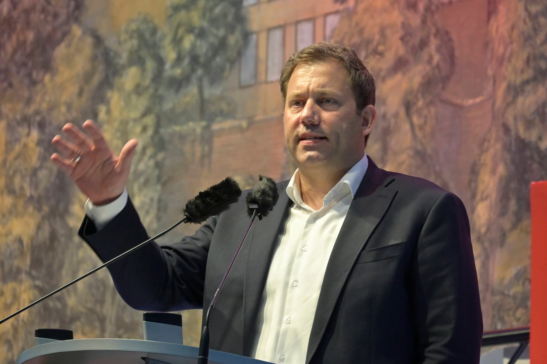 Klingbeil drängt Minister-Kollegen: „Sparen ohne Denkverbote“