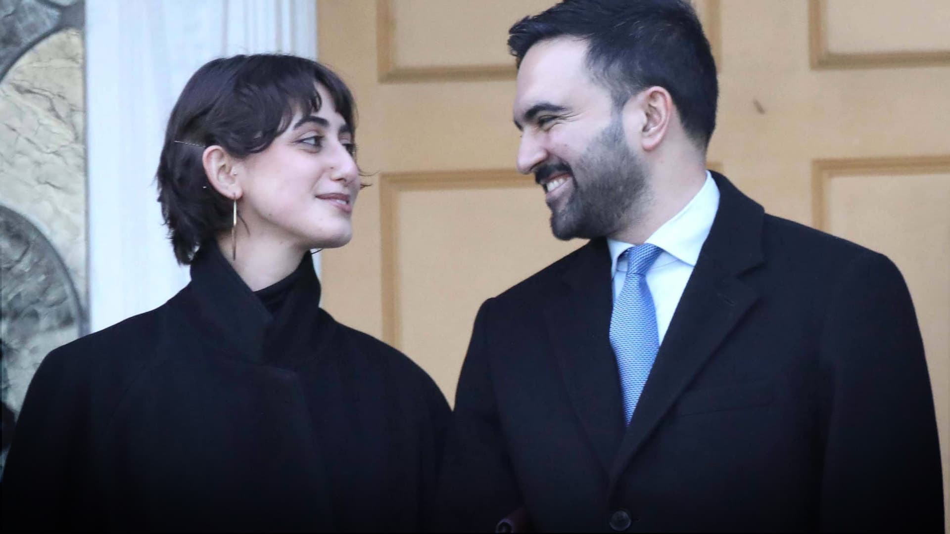 Ehefrau des New Yorker Bürgermeisters Zohran Mamdani markierte Instagram-Beiträge, die das Massaker an Juden vom 7. Oktober feiern, mit „gefällt mir“