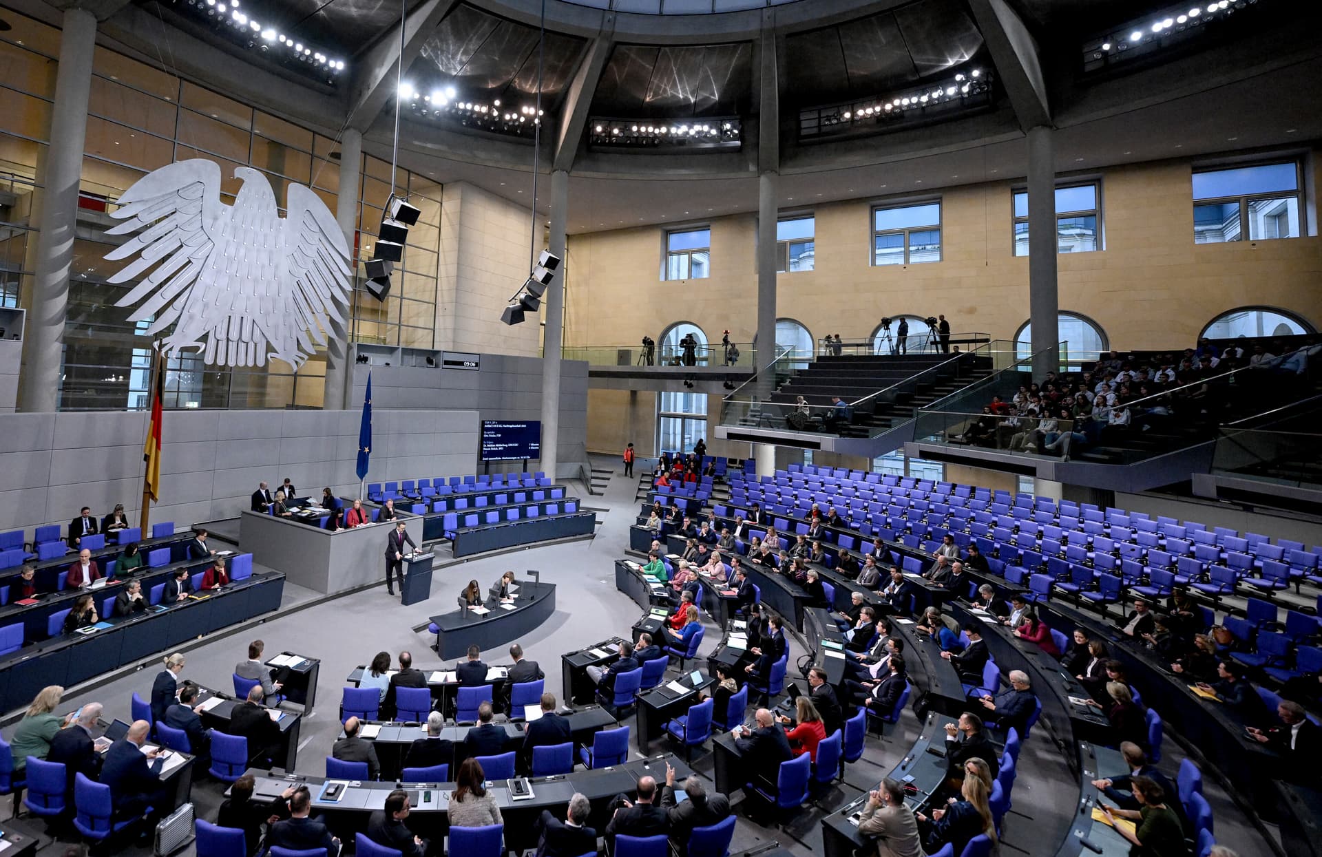 Bundestag beschließt: Heizen und Tanken werden wieder richtig teuer, Schuldenbremse wird ausgesetzt