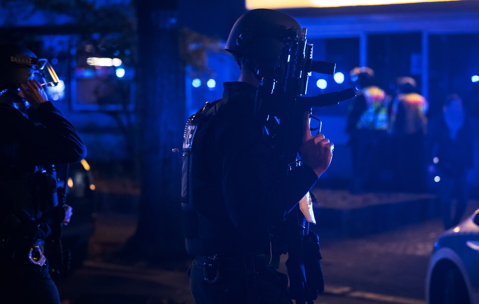 Polizei rückt mit Maschinenpistolen aus: Ein Schwerverletzter nach Schießerei in Berlin während EM-Spiel
