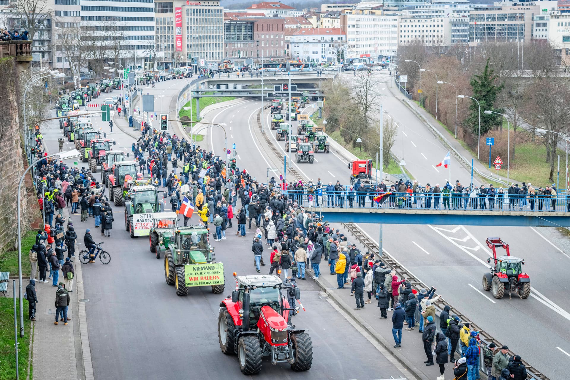 Überwältigende Mehrheit der Deutschen steht hinter Bauern-Protesten vom 8. Januar!