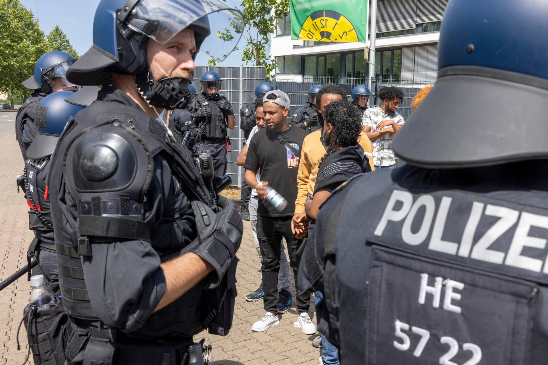 „Bitte verbreitet solche Falschmeldungen nicht“: Wie die Polizei die Gefahr in Gießen herunterspielte