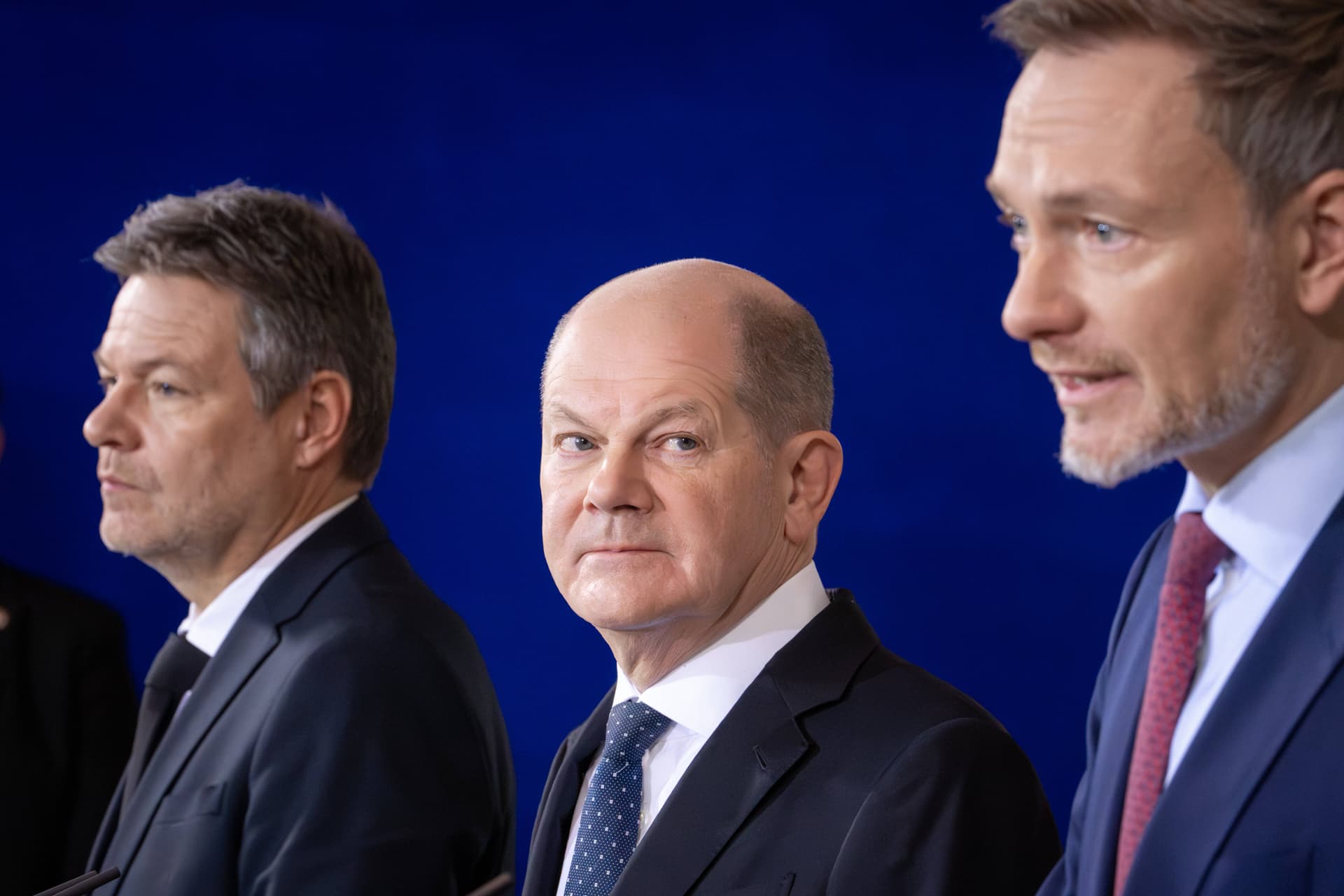 Umfrage-Klatsche für Scholz und die Ampel – Söder und Wagenknecht gewinnen
