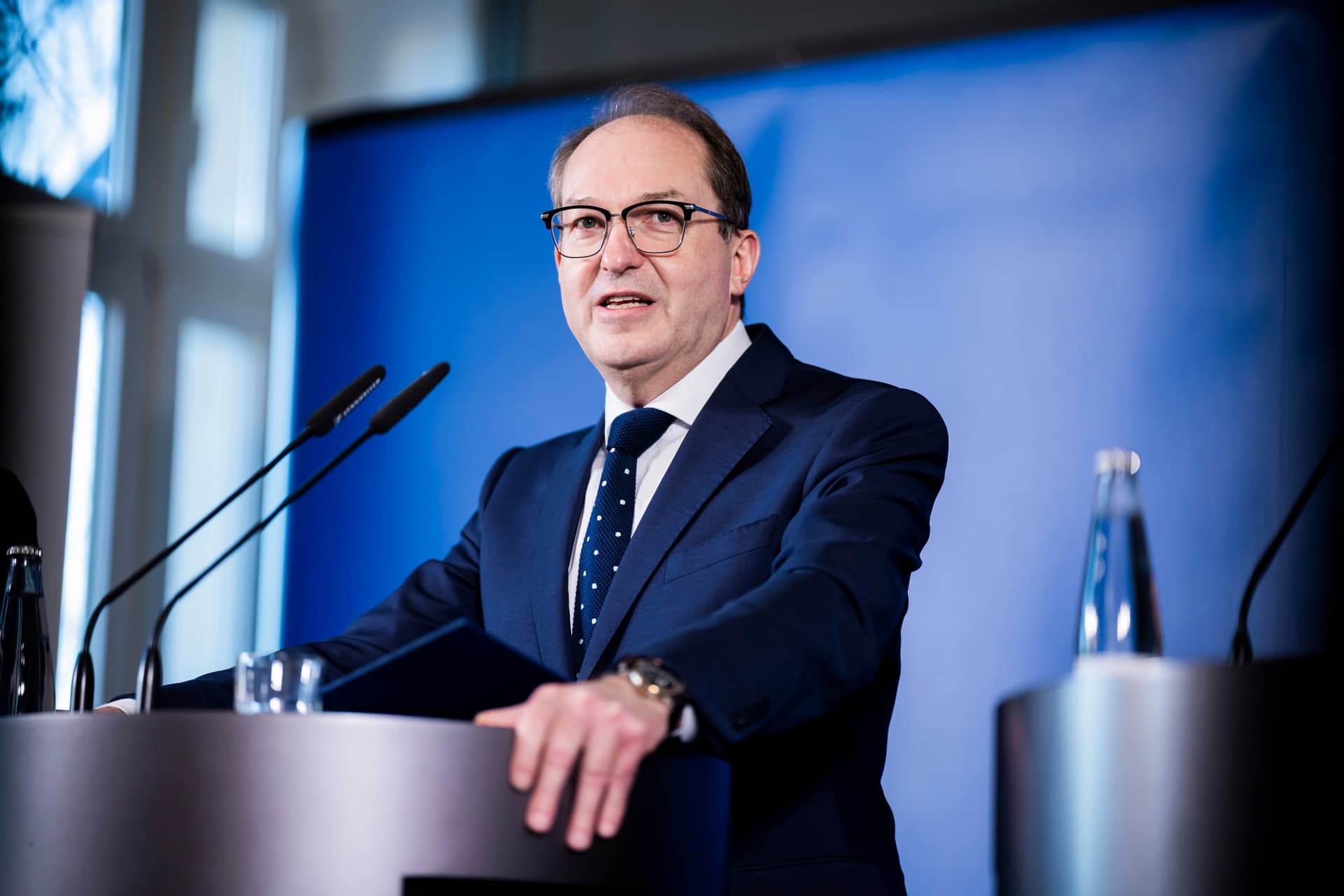 Dobrindt will 535 Afghanen mit Aufnahmezusage nach Deutschland holen