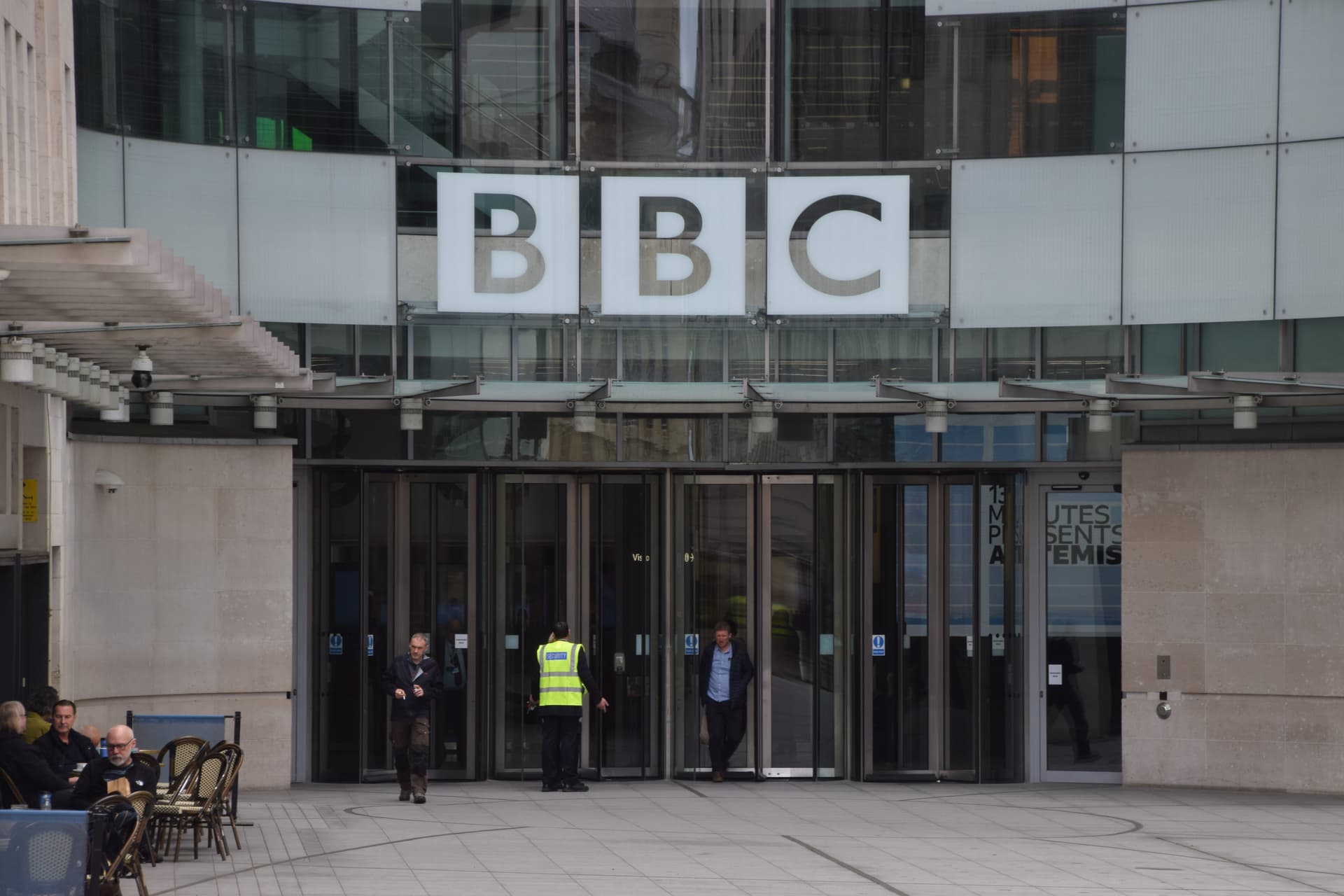 Rundfunk: BBC will 2000 Stellen streichen
