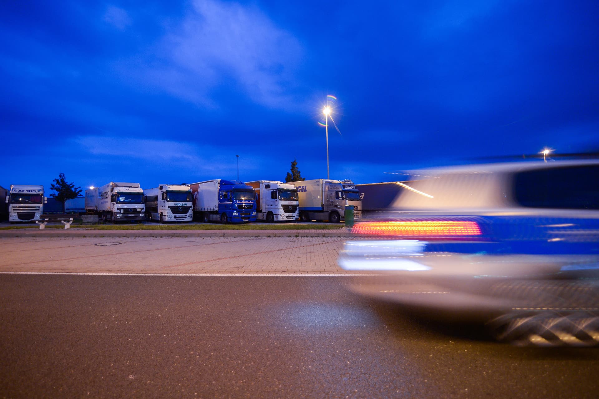 Messer-Angriff auf LKW-Fahrer: Warum verschwieg die Polizei die Allahu-Akbar-Rufe des Täters?