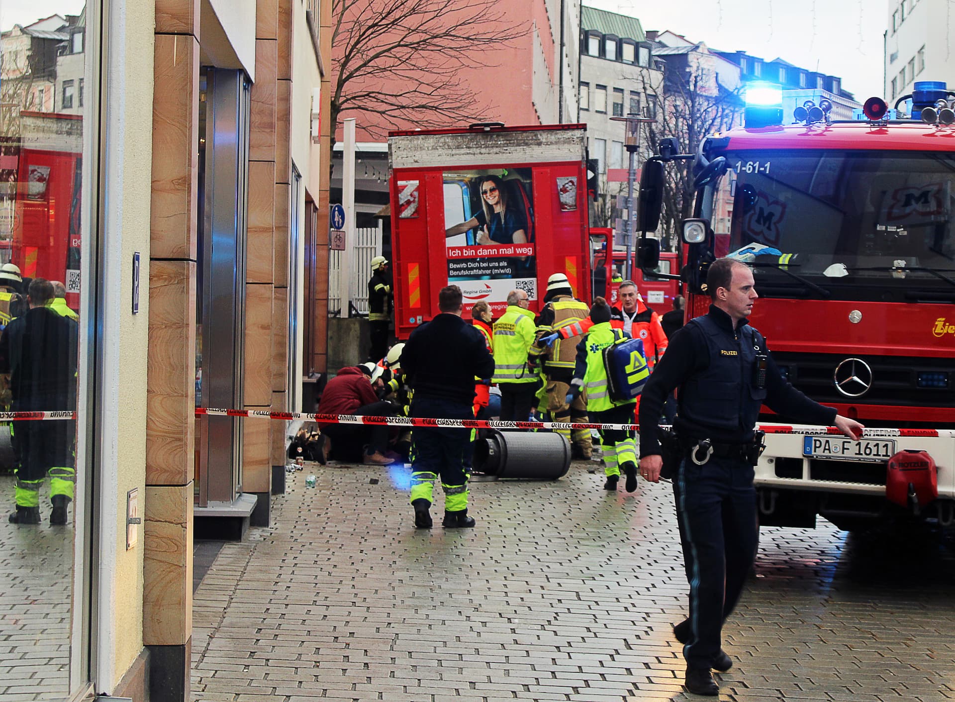 Zwei Tote, sechs Verletzte: LKW rast in Fußgänger in Passauer Innenstadt