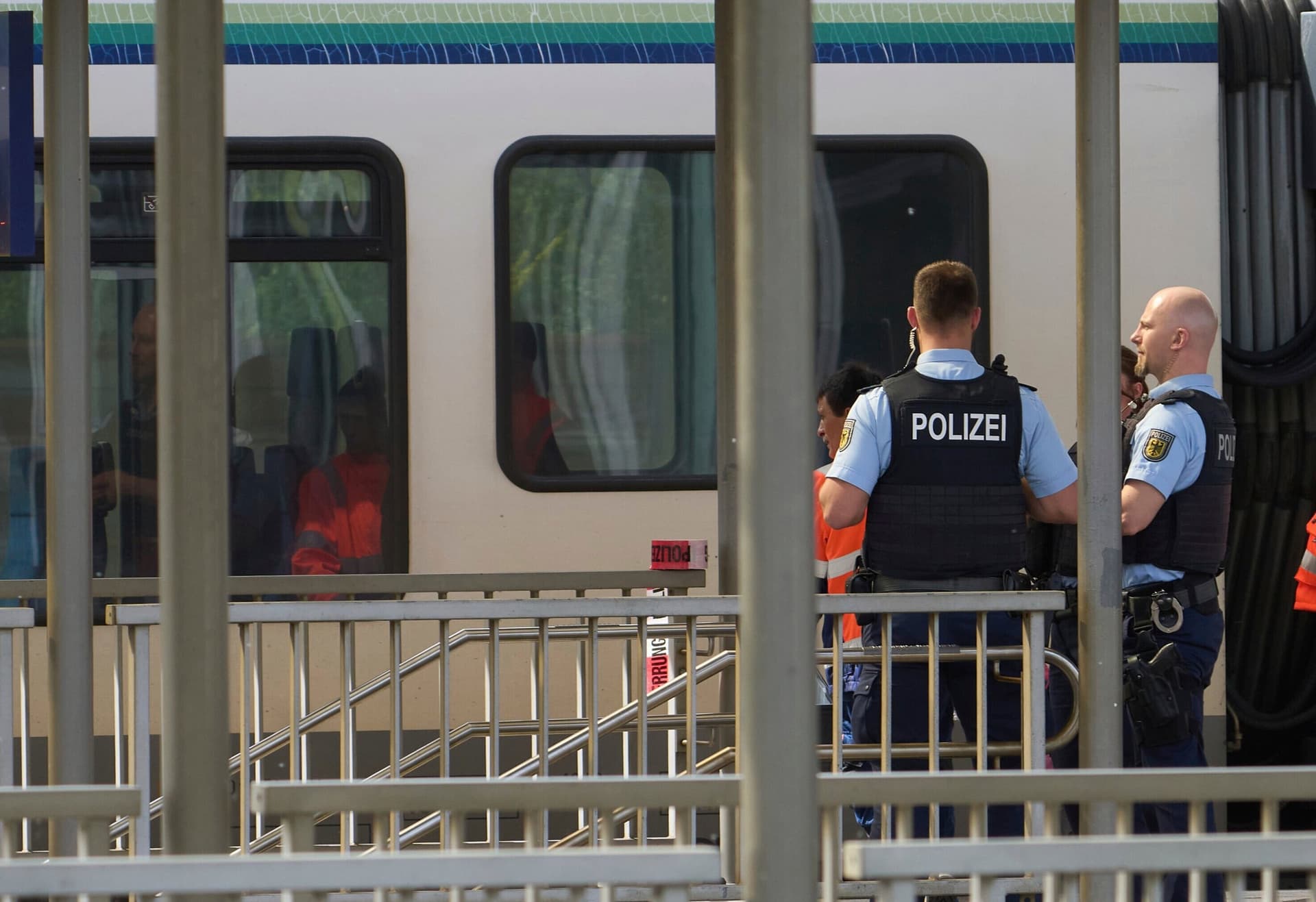 Messer-Attacke im Zug bei Koblenz: Mann aus Sudan sticht auf Iraner ein