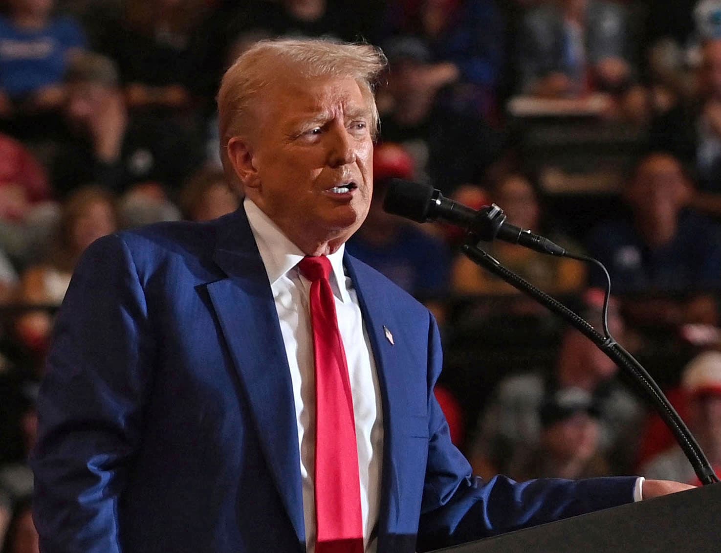 Trump kündigt hohe Zölle auf Waren aus China, Mexiko und Kanada an