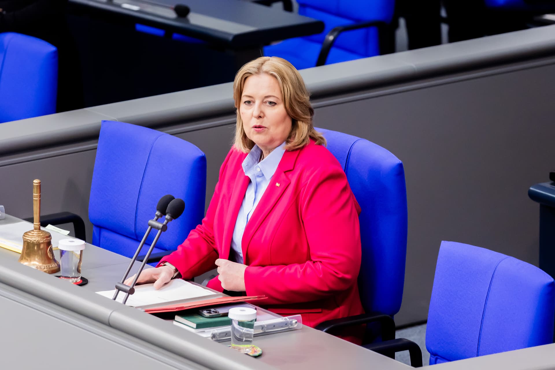 Unwürdiges Geschacher um Schweigeminute im Bundestag für getöteten Polizisten