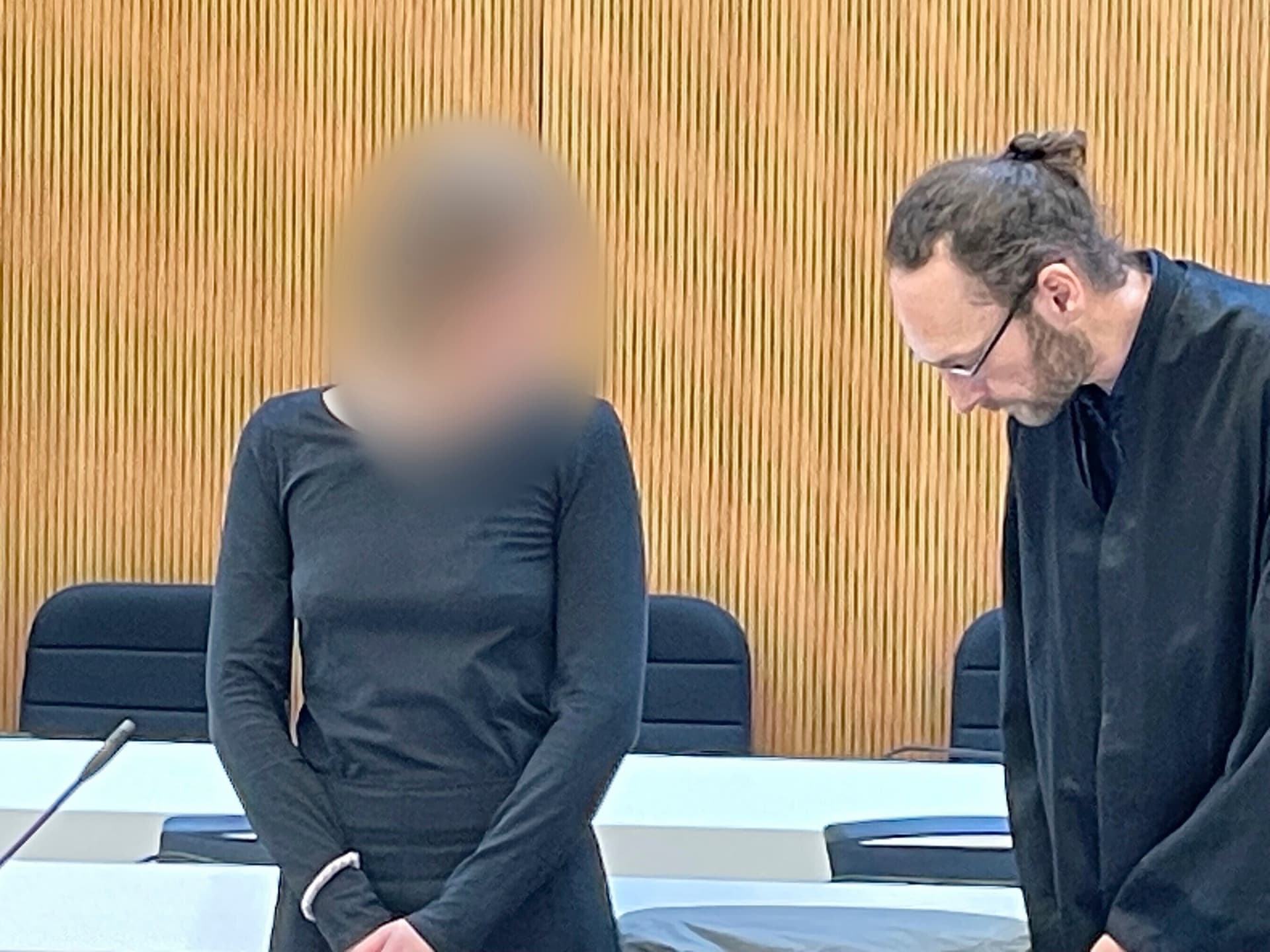 Trotz Anklage wegen Gewalttaten: Bundeskunstpreis für Hammerbanden-Linksextremistin