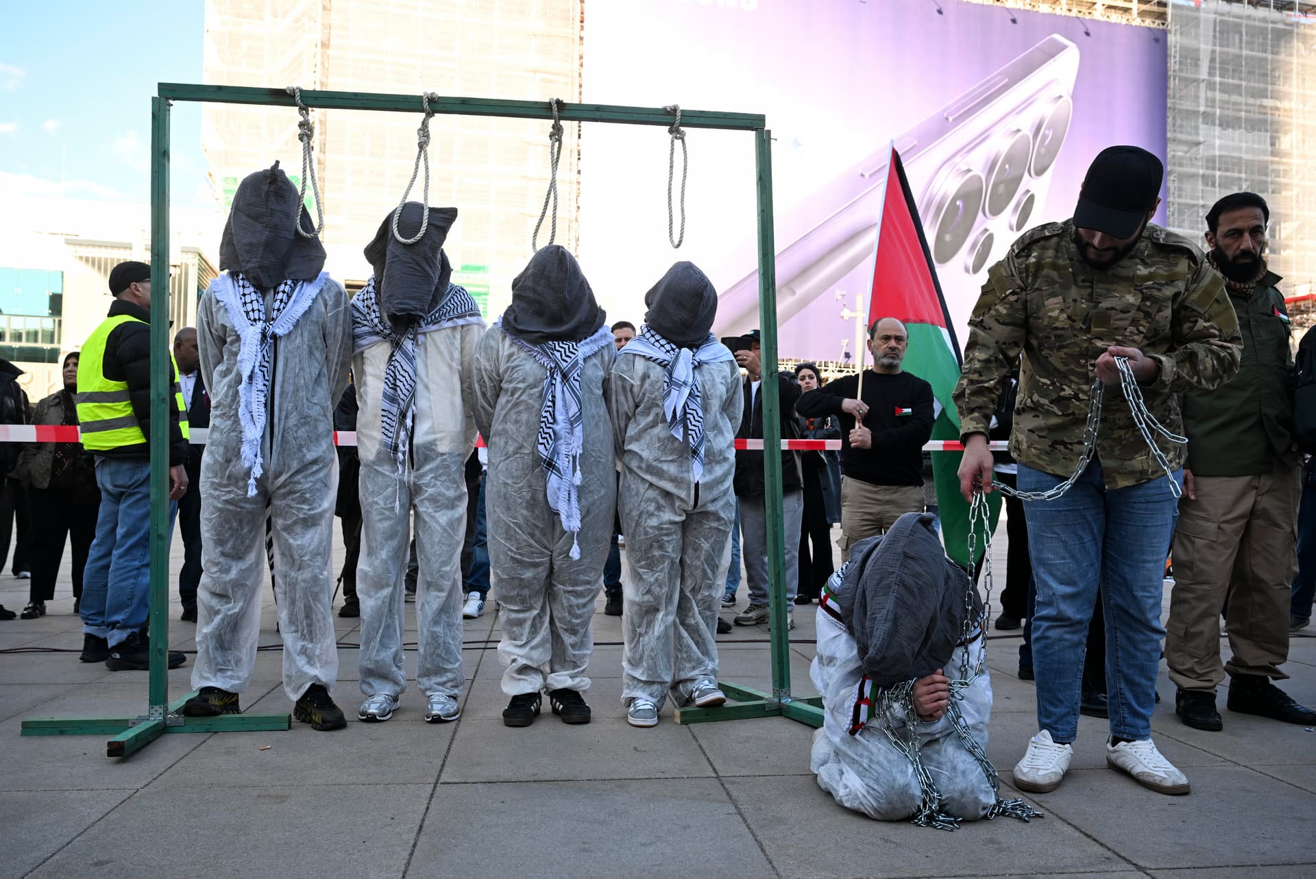 Pro-Hamas-Demo simuliert Hinrichtung mitten in Berlin