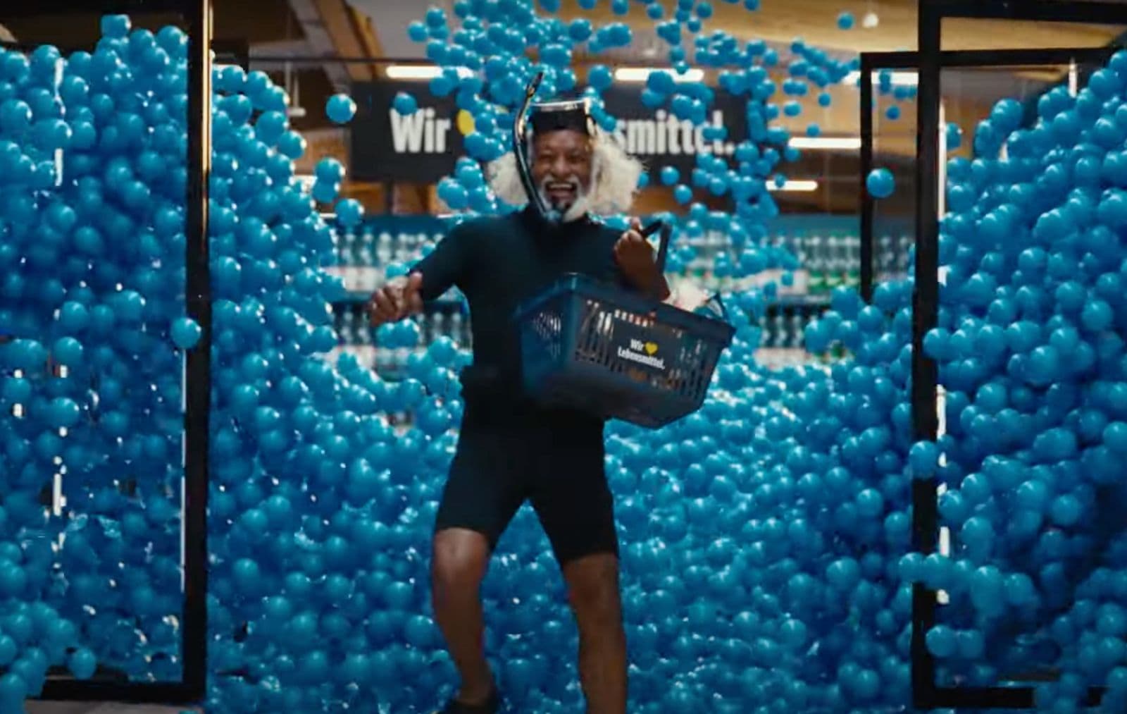 Doch keine böse AfD-Farbe? Plötzlich kann die Edeka-Welt nicht BLAU genug sein!