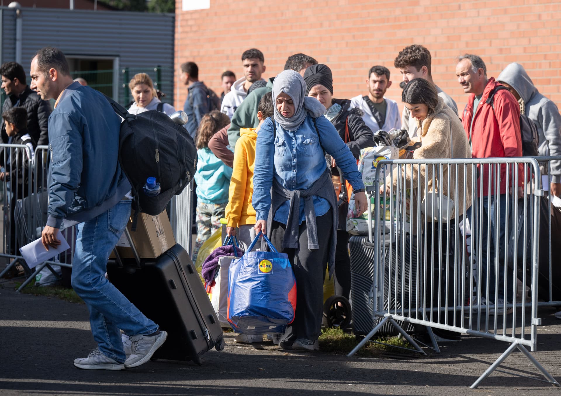 400.000! Die Wahrheit über die Asyl-Zahlen: Behörde will nicht sagen, wie viele Migranten wirklich kommen