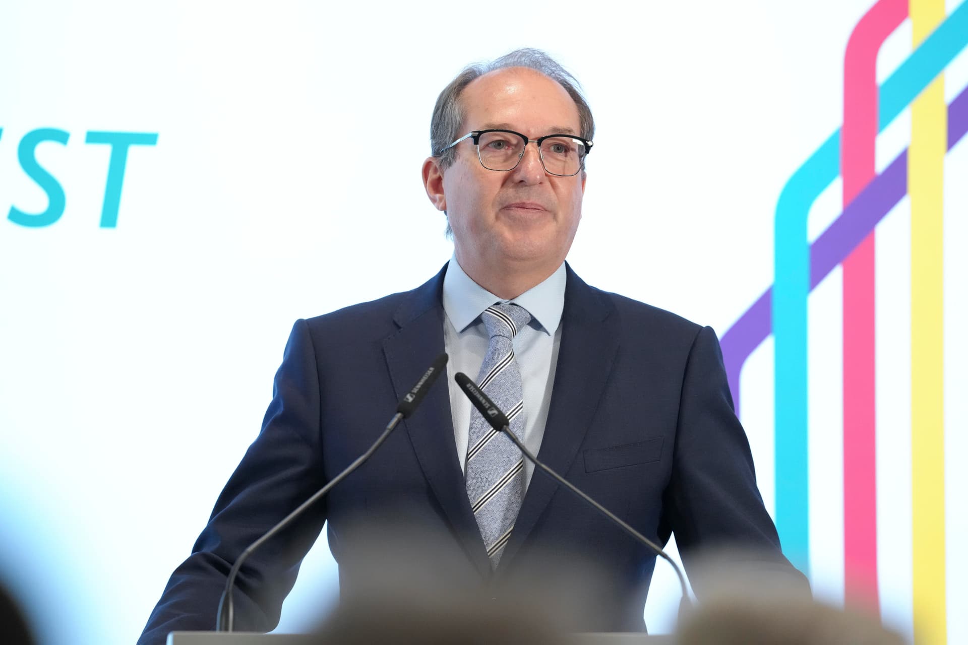 Trotz Wadephul-Vorstoß: Dobrindt will regelmäßige Rückführungen nach Syrien starten