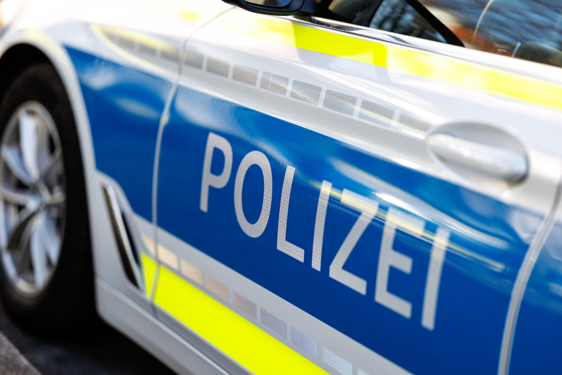 Großeinsatz in Deggendorf: Polizei rückt wegen Auseinandersetzung zwischen drei Männern aus