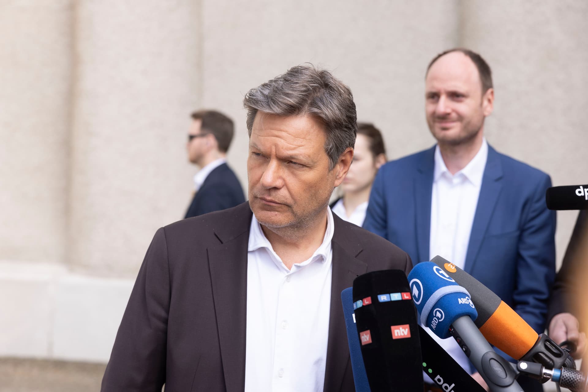 Energiekonzerne geben Habeck die Schuld am endgültigen AKW-Aus: „Es fehlte der politische Wille“