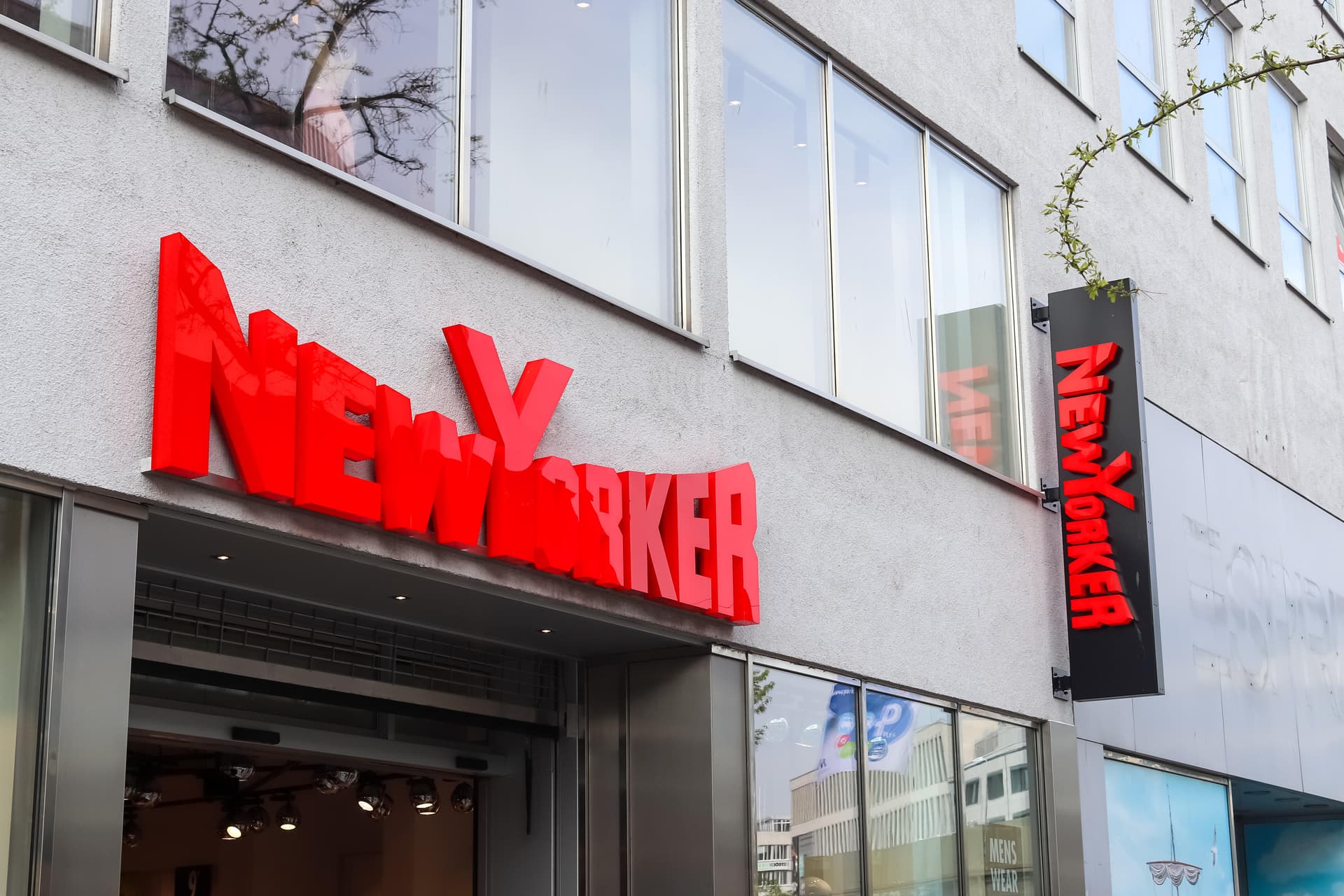 Afghane ersticht Chefin im Modegeschäft „New Yorker“ und flüchtet mit der Kasse