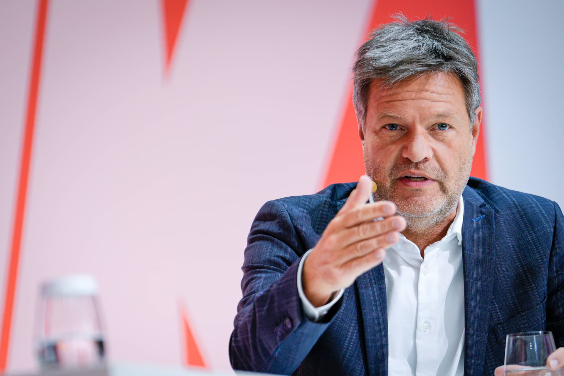 Habeck-Vorhersage: Gas-Preis knallt 66 Prozent in die Höhe!