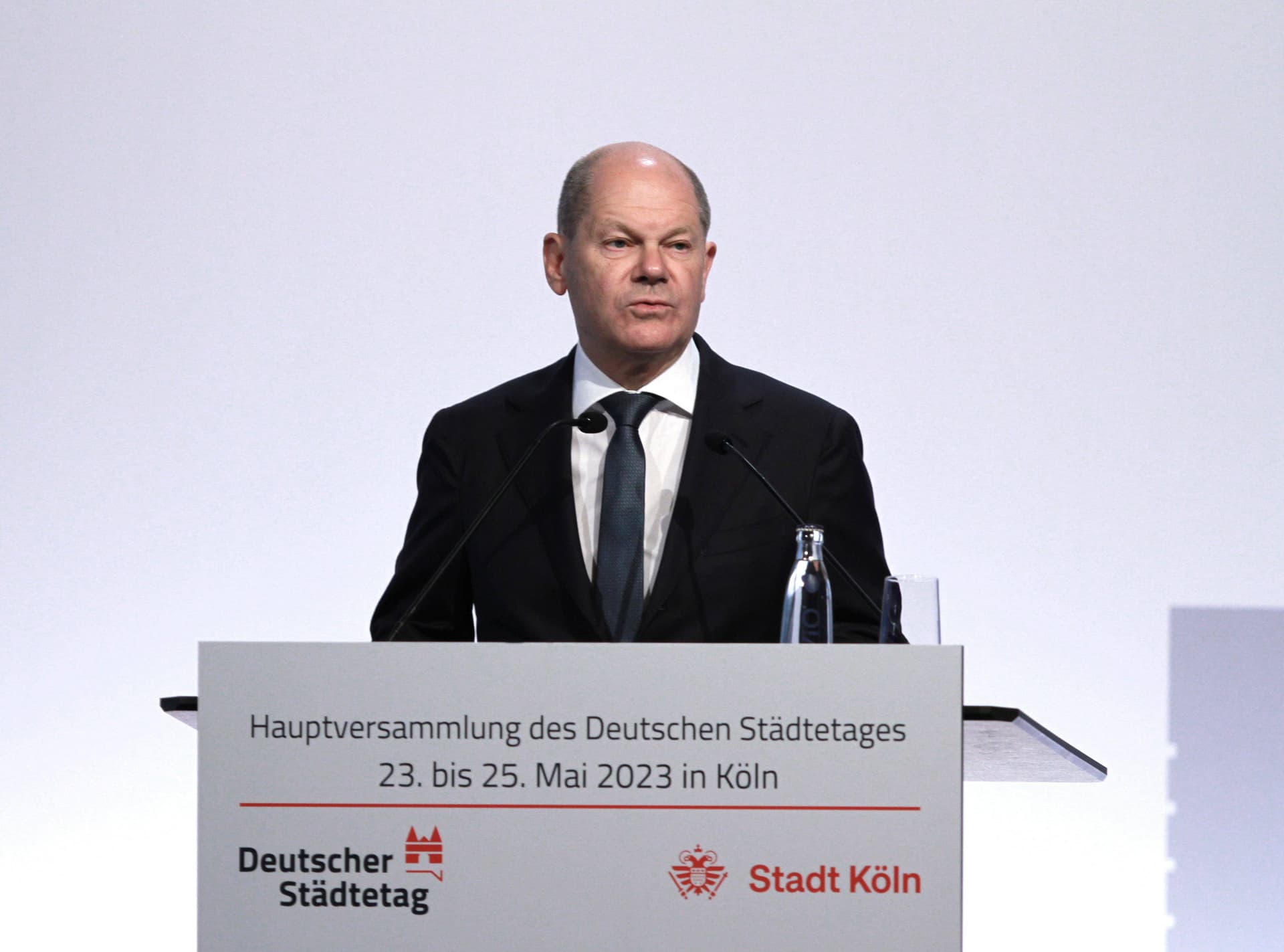 Scholz weist Forderungen der Kommunen nach finanzieller Unterstützung für Flüchtlinge zurück