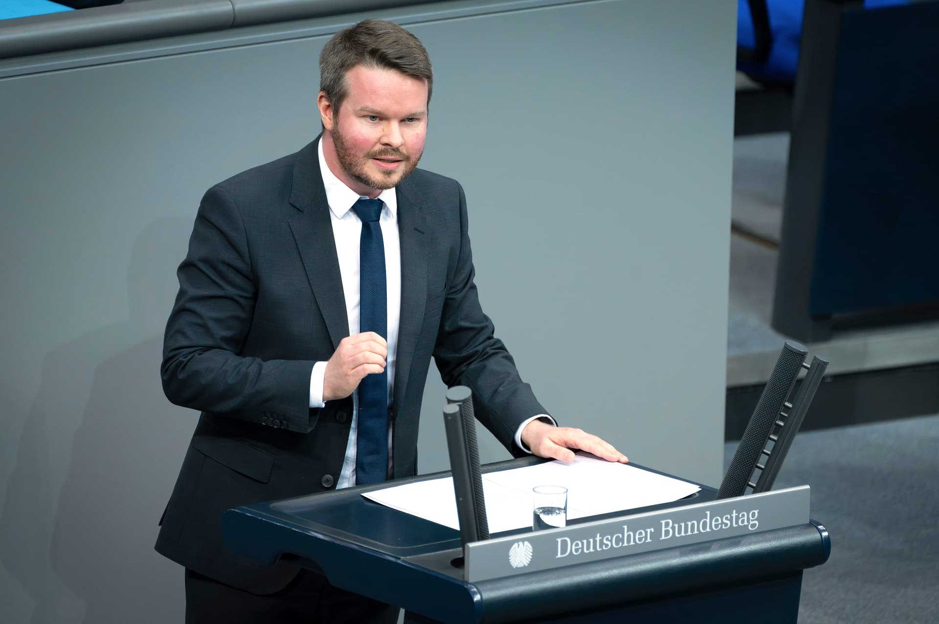 AfD-Haushaltsexperte Espendiller: „Schulden machen müssen wir auch, aber: die Schuldenbremse soll eingehalten werden“