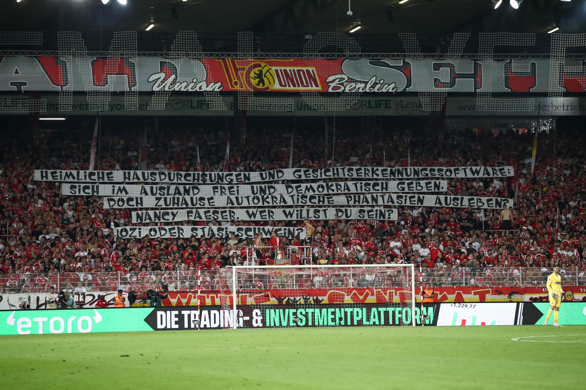 Union-Fans schießen gegen Innenministerin: „Nancy Faeser, wer willst du sein? Sozi oder Stasi-Schwein?“