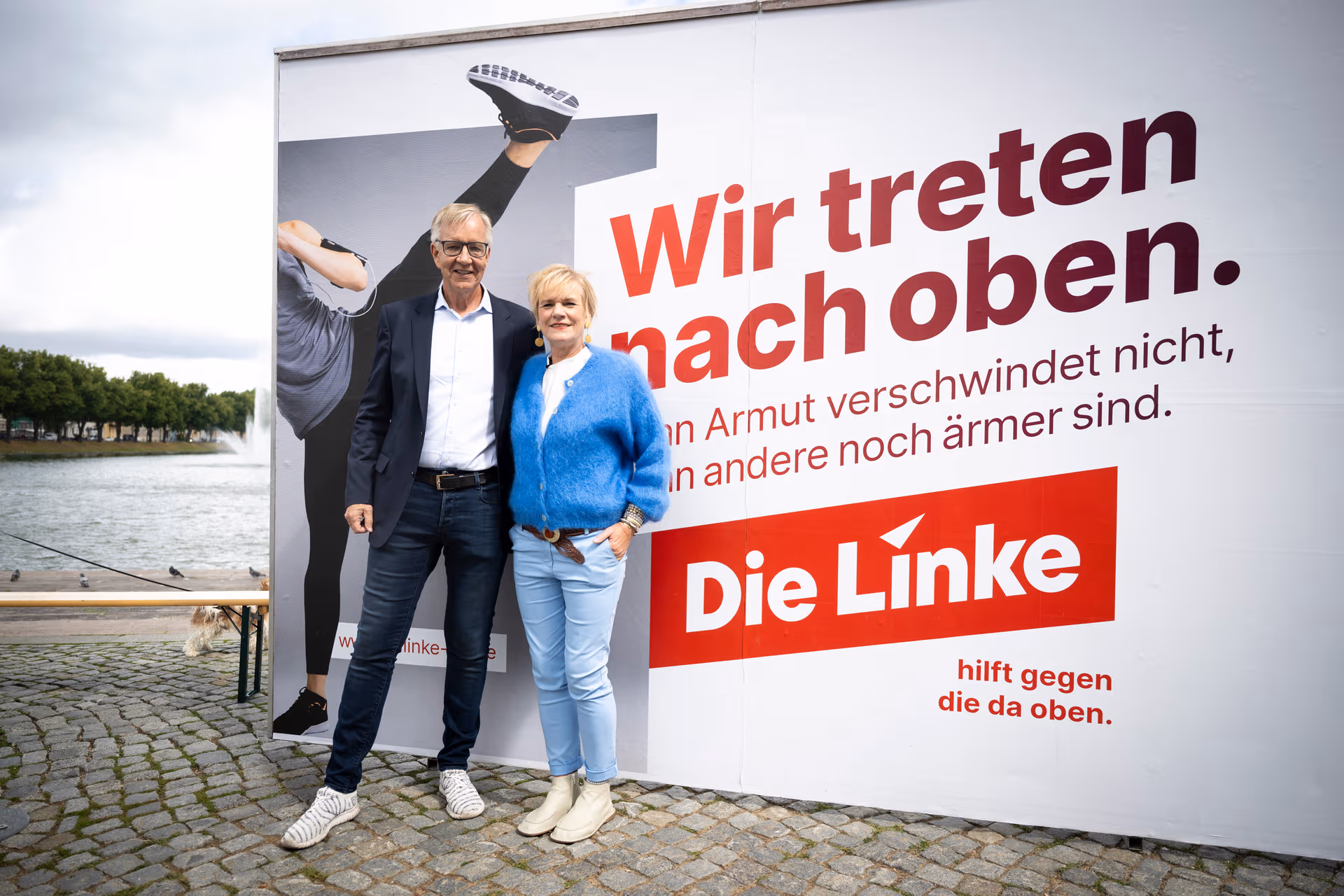 Wahl-Plakat mit aggressiver Bildsprache: Linke wirbt mit Tritt-Plakat