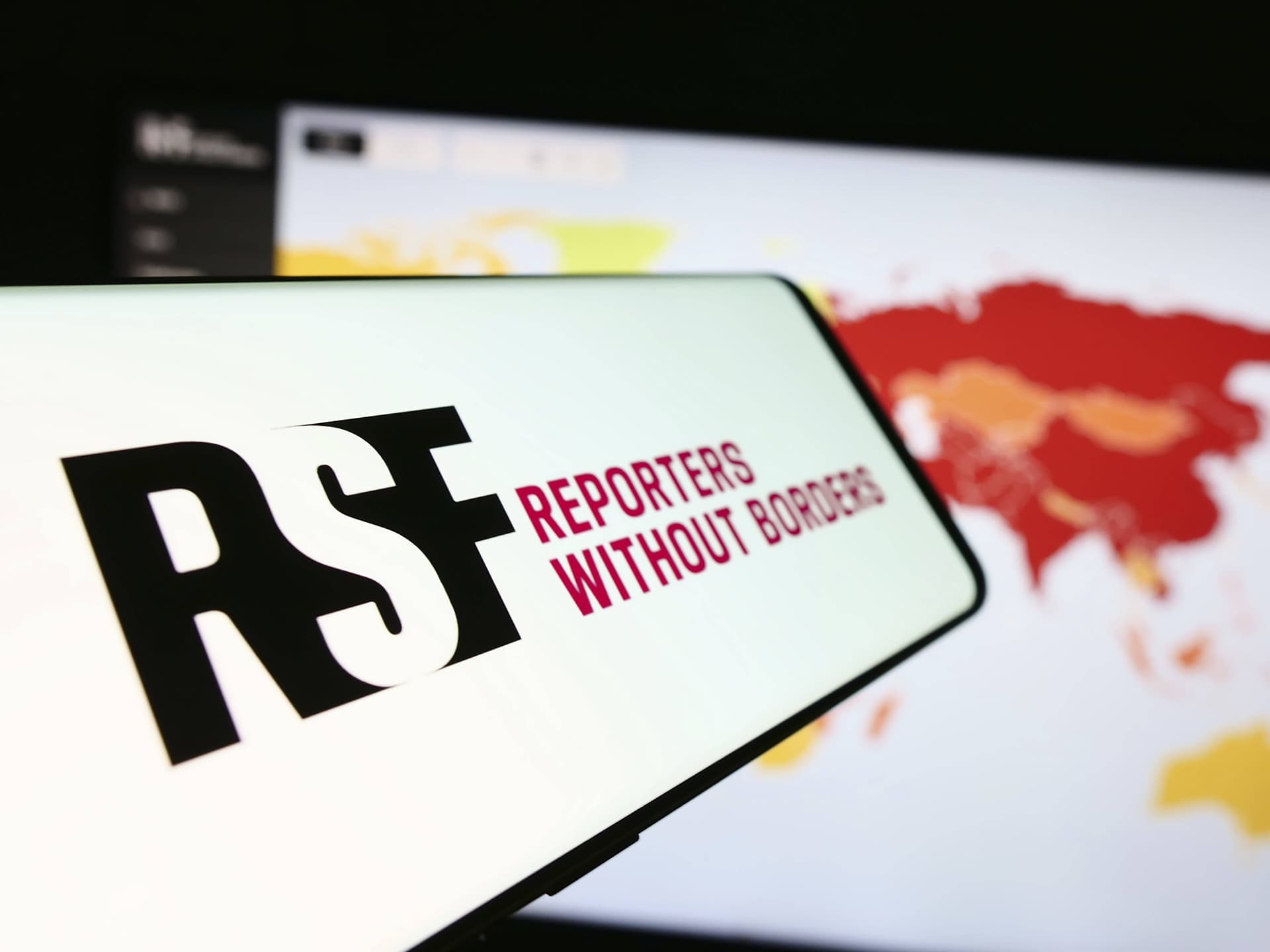 „Reporter ohne Grenzen“ verschweigen linksextreme und islamistische Gewalt