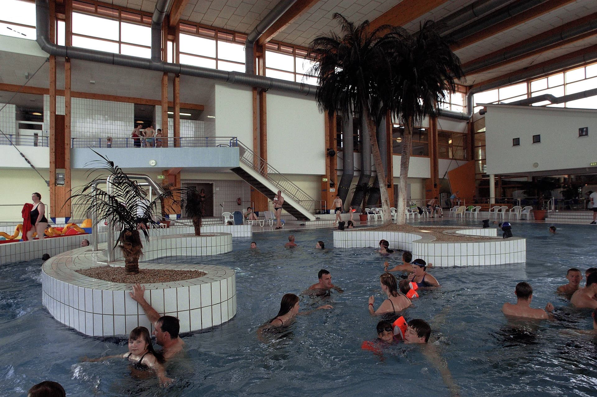 Iraner (50) belästigt vier Mädchen im Freibad – Festnahme