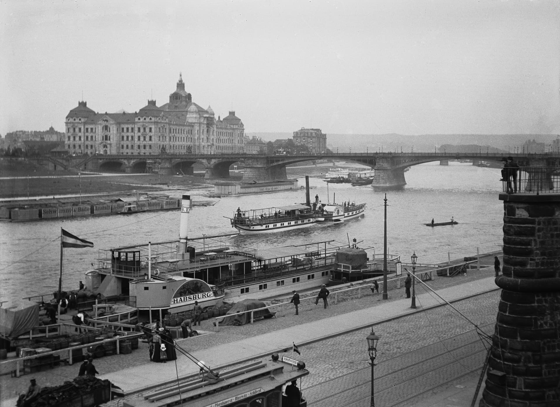 Petition fordert Wiederaufbau der Carolabrücke nach historischem Vorbild