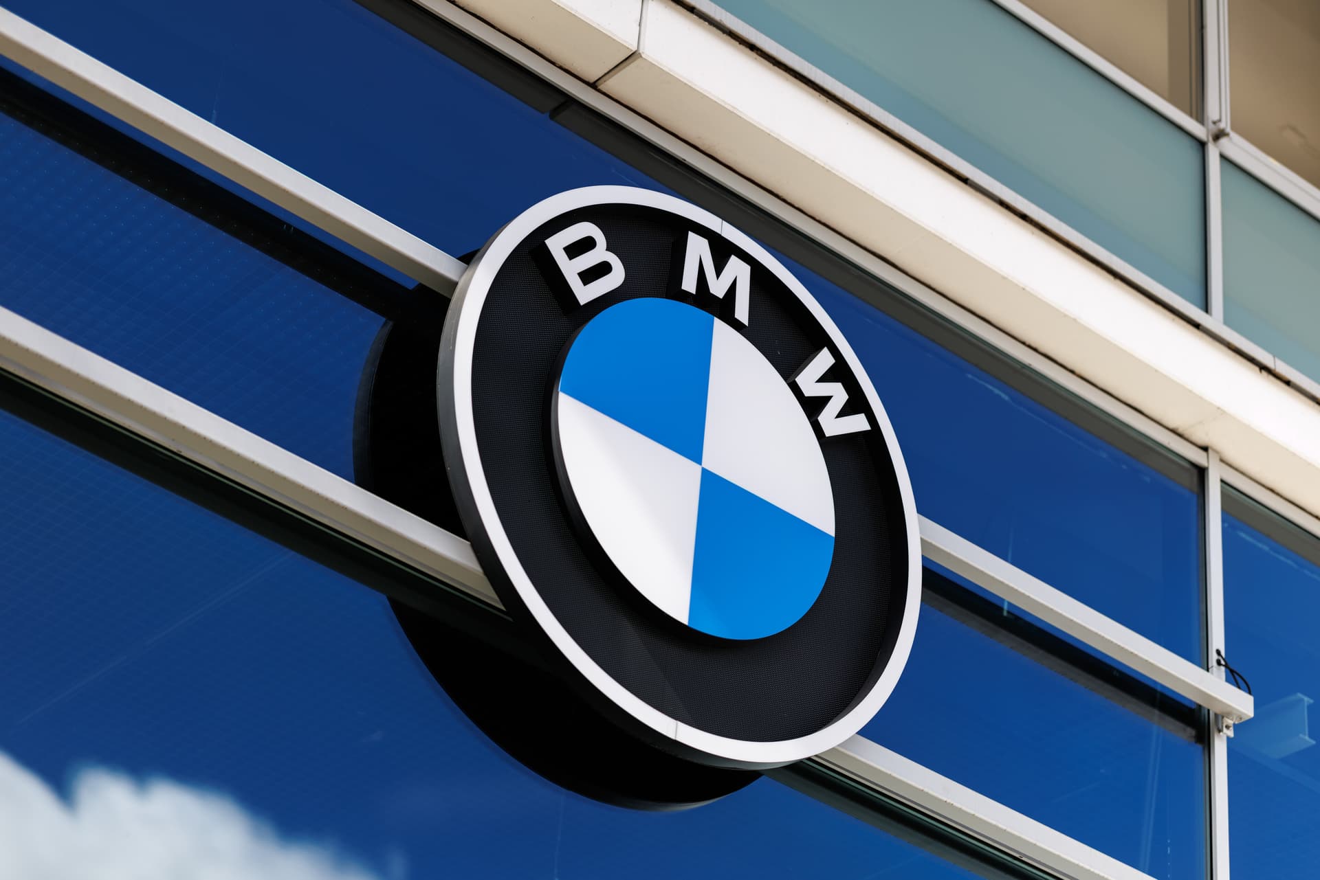 Alarm-Zahlen aus der Autobranche! BMW-Gewinn bricht um 11,5 Prozent ein, bei Daimler Truck um 34 Prozent