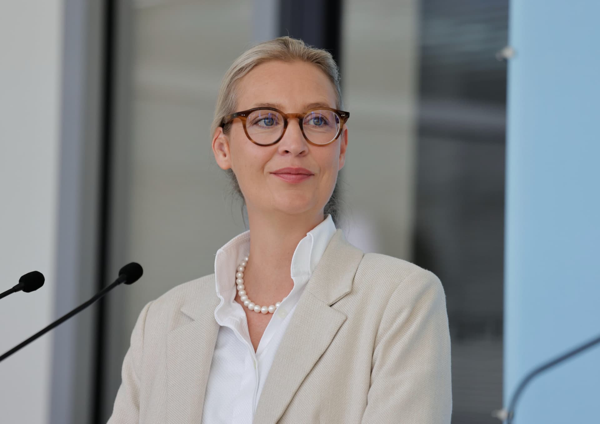 Umfrage-Hammer: AfD zieht an Union vorbei!