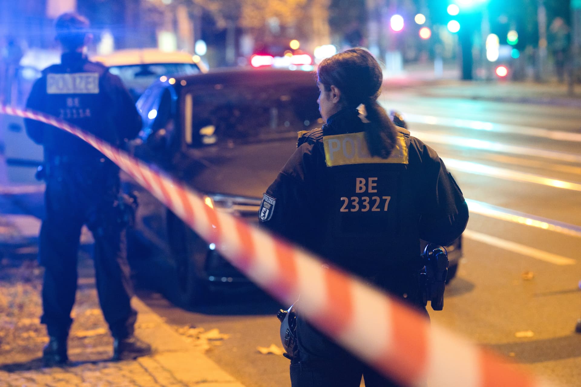 Neuer Trans-Wahnsinn bei der Berliner Polizei: Frauen müssen jetzt auch Männer abtasten
