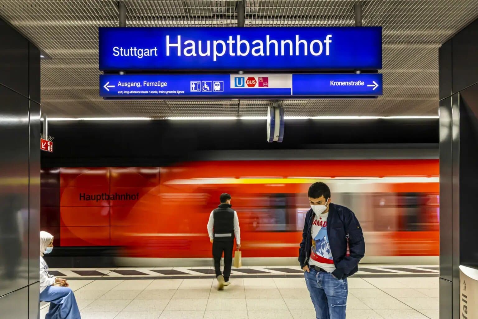 Raubüberfall: Behinderter Mann mit Stein niedergeschlagen
