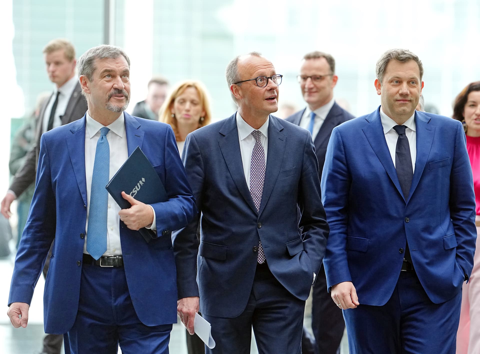 Aus Steuersenkungen wird erstmal nix! Und Söder ist auch noch stolz darauf, dass wir nicht noch mehr Steuern zahlen müssen