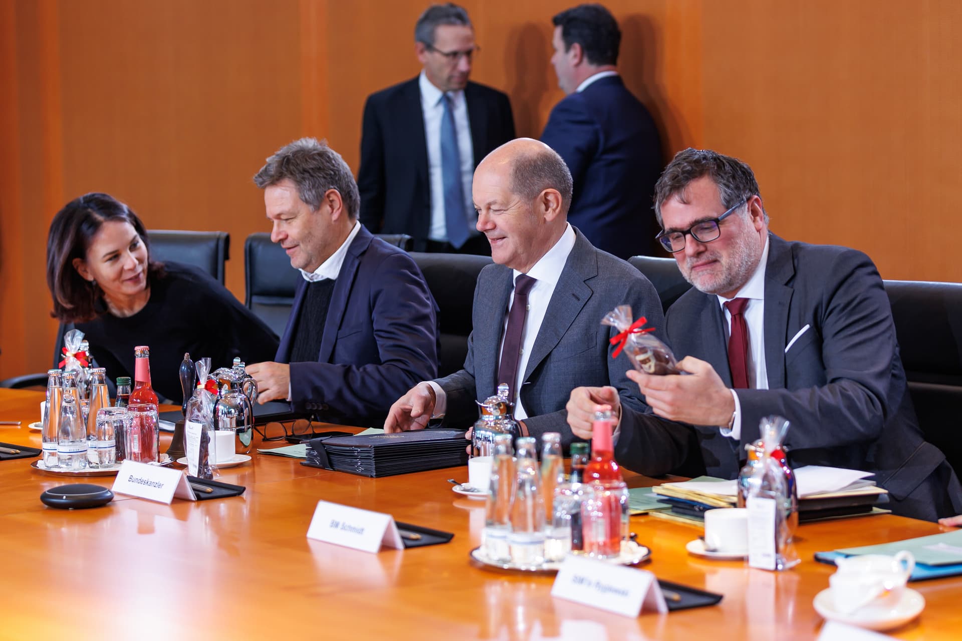 Bundesregierung gönnt sich teuersten Schoko-Nikolaus Deutschlands