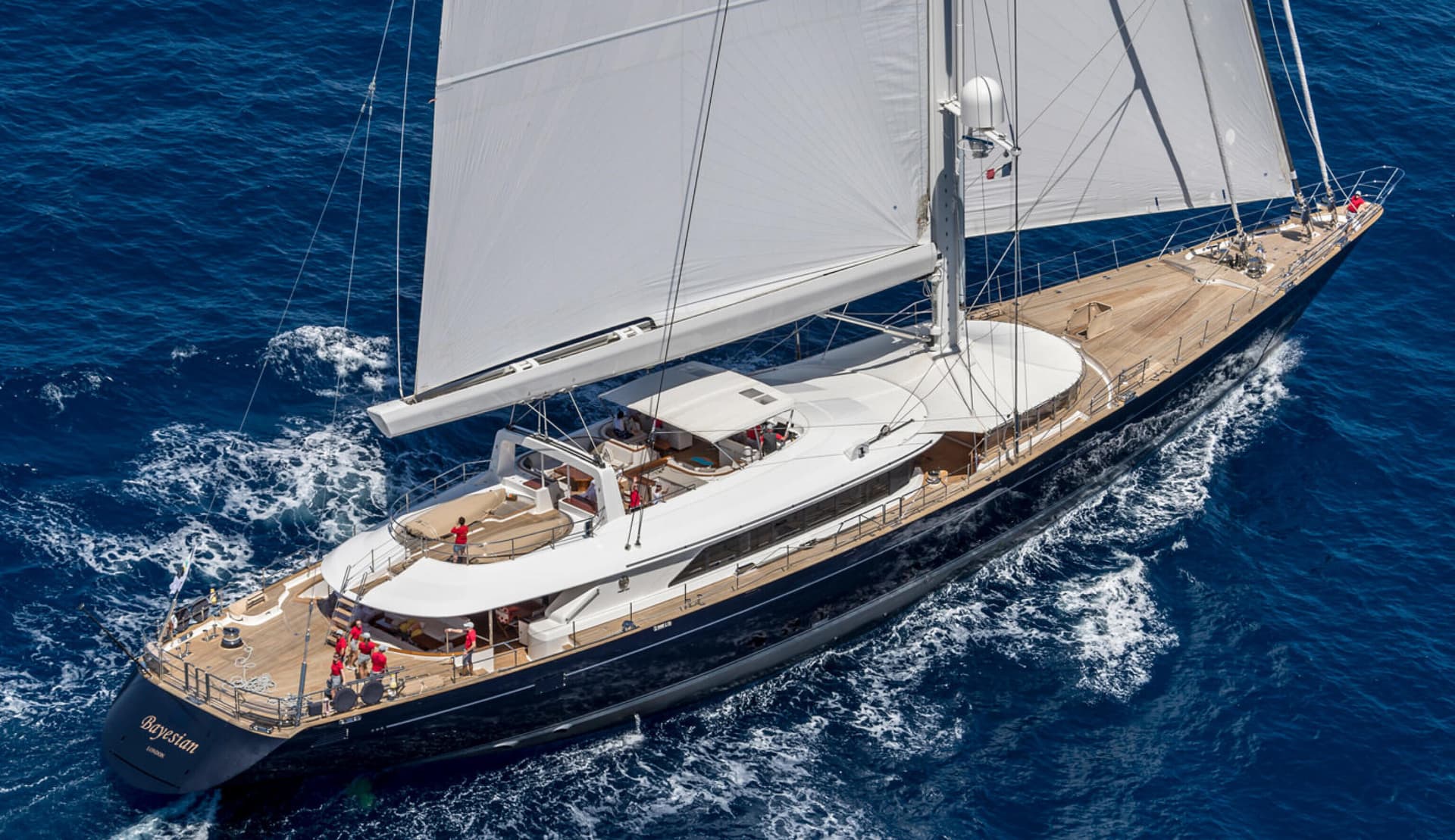 Neue Rätsel um den englischen „Bill Gates“: Milliardärs-Yacht sank in nur 60 Sekunden