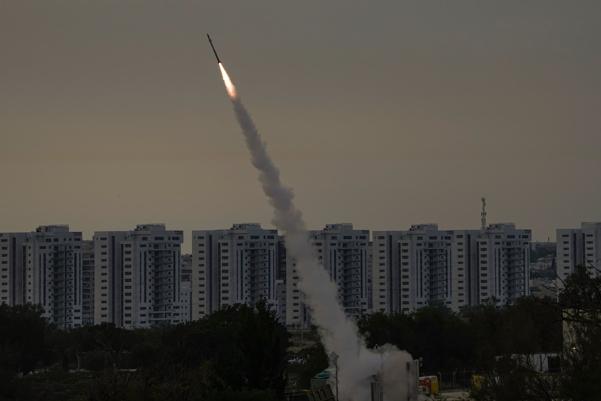 Palästinensische Terroristen feuern weiter Raketen auf Israel