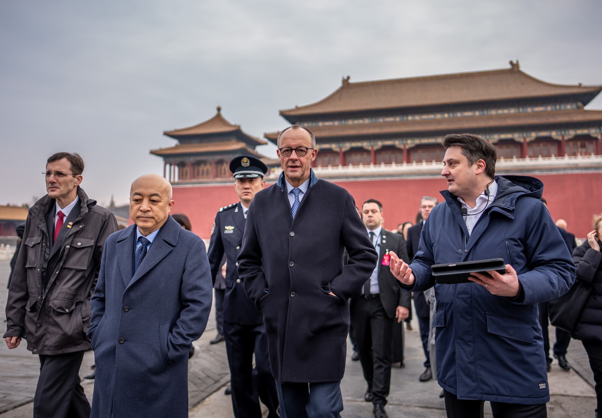Nach politischen Gesprächen in China: Merz besichtigt Verbotene Stadt und reist weiter in Hightech-Metropole