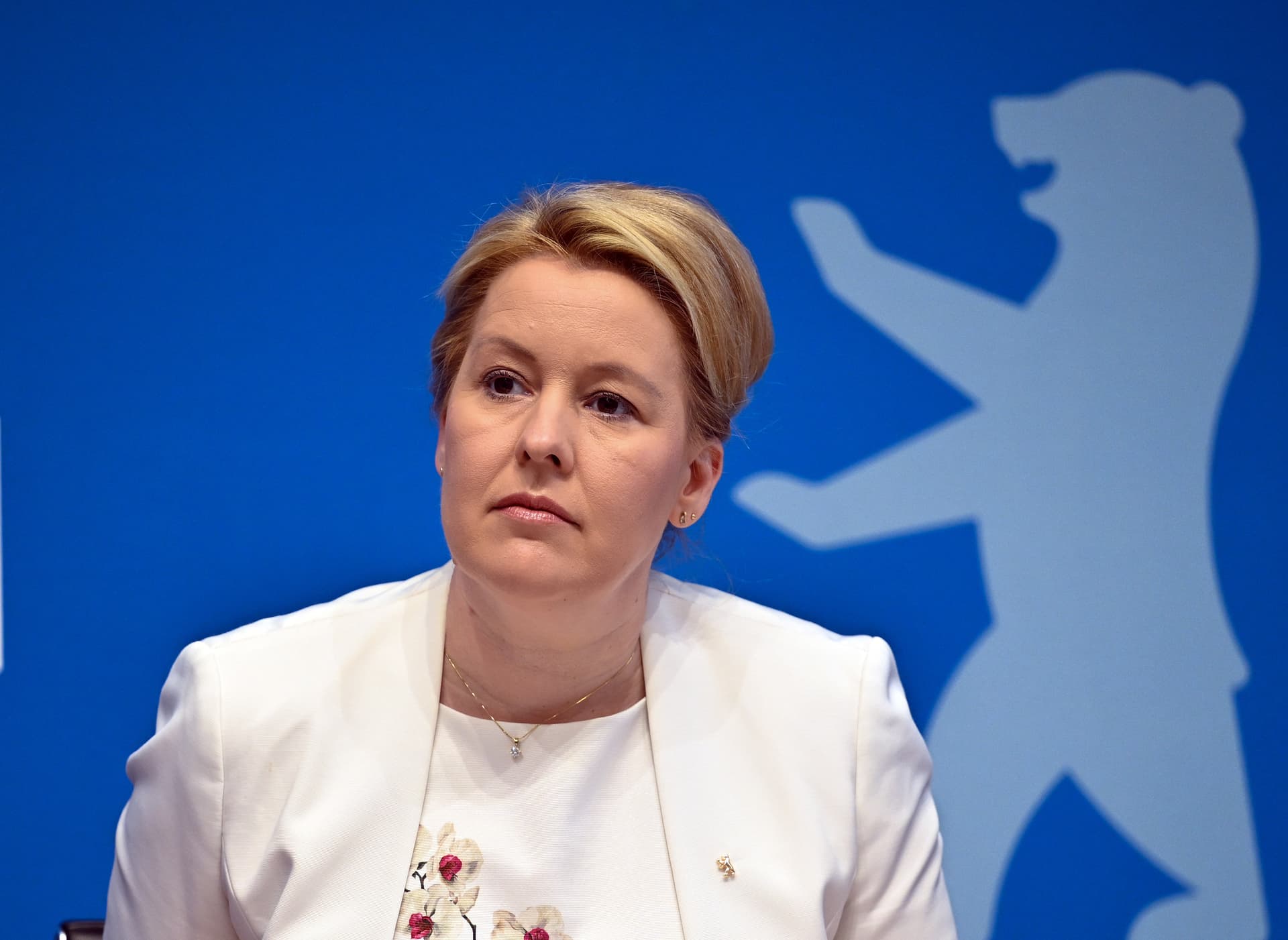 Mit Kopfverletzung ins Krankenhaus! Berliner SPD-Senatorin Giffey von Unbekannten angegriffen