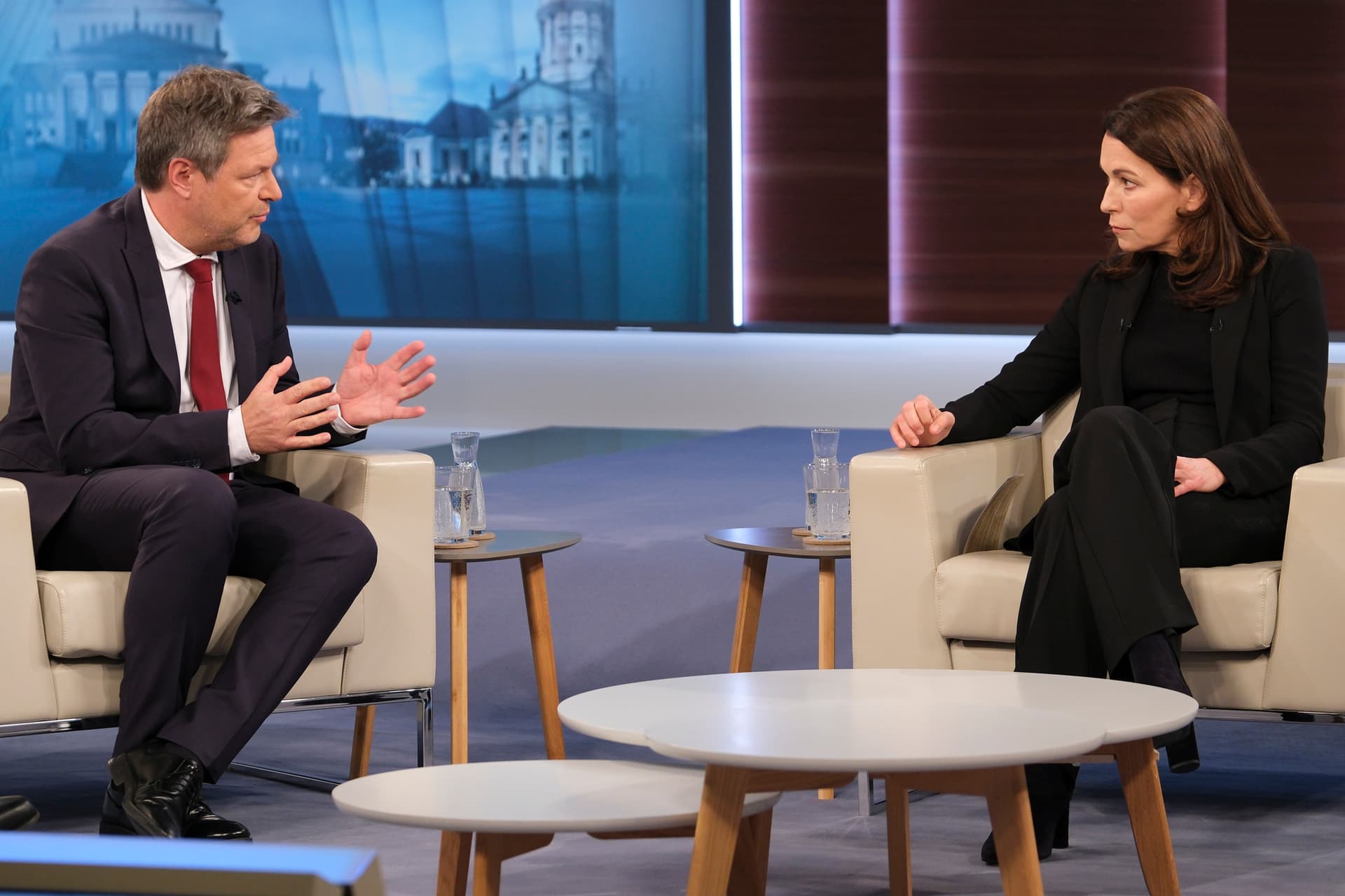 Letzter Talk in der ARD: Zum Abschied bekam Anne Will ein dickes Lob von Robert Habeck
