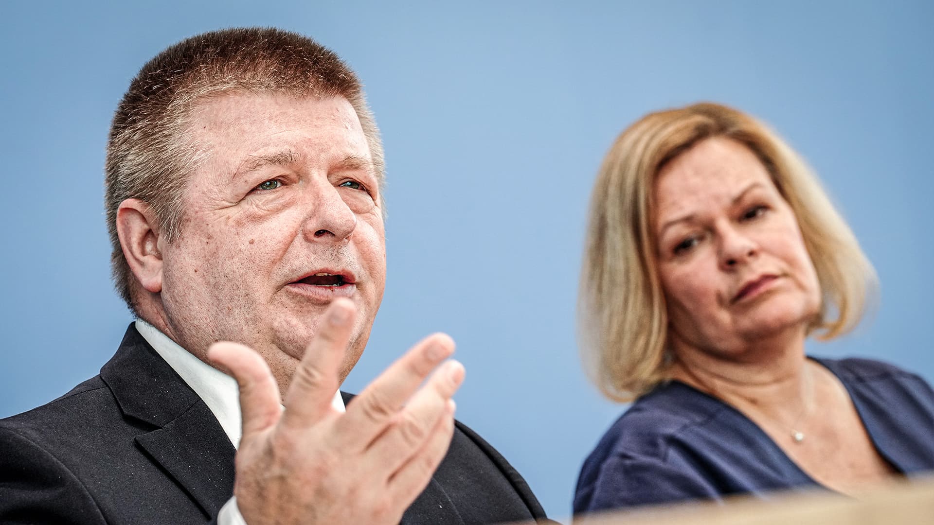 Deutschlands gefährlicher Sonderweg: Wie der Verfassungsschutz zur politischen Waffe wurde