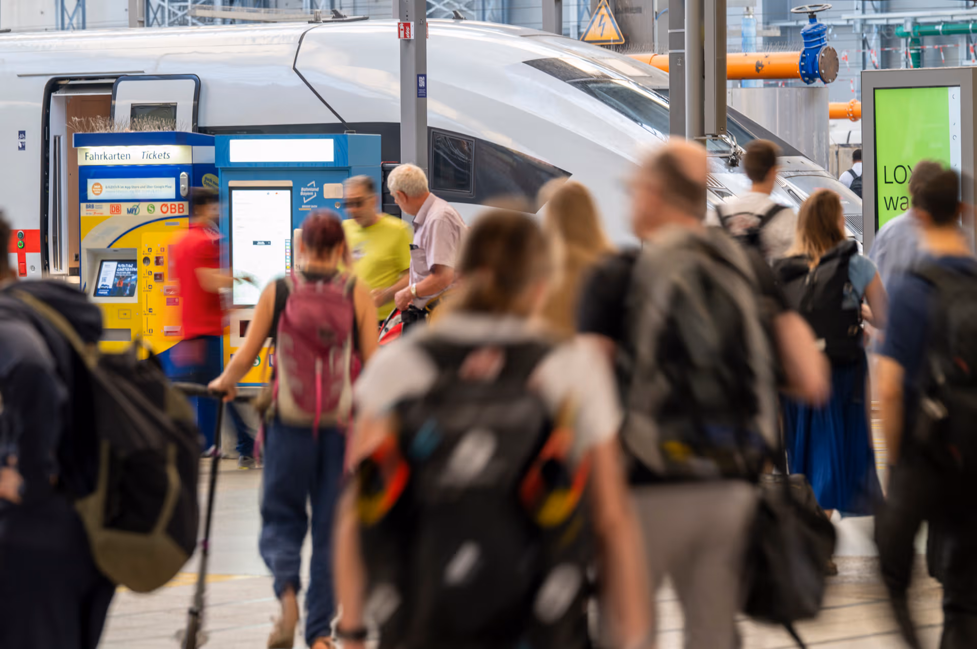 Alle Züge standen still! Mega-Störung bei der Bahn – Probleme bis zum Morgen