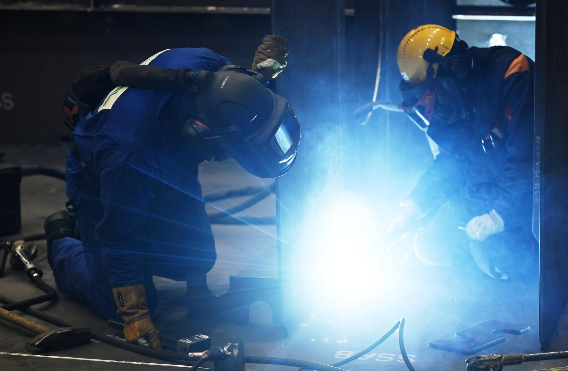 Finanzchefs erwarten Flaute – Industrie kürzt Jobs und Investitionen