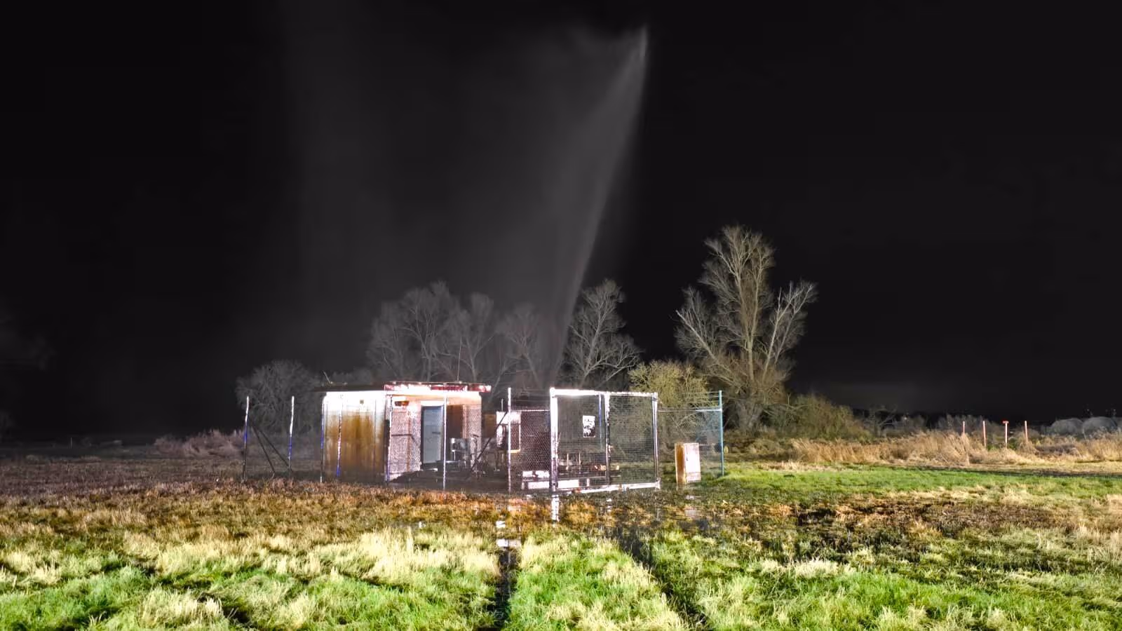 Pipeline aus Rostock hat ein Leck: Zehn Meter hohe Erdöl-Fontäne in der Uckermark!