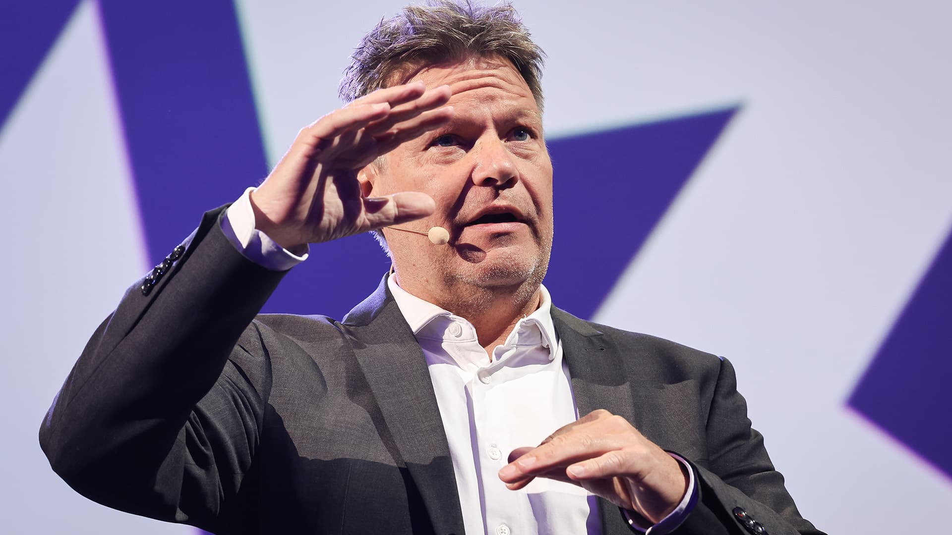 Habeck nennt Abschiebungen „fürchterliche, absurde Phantasien“