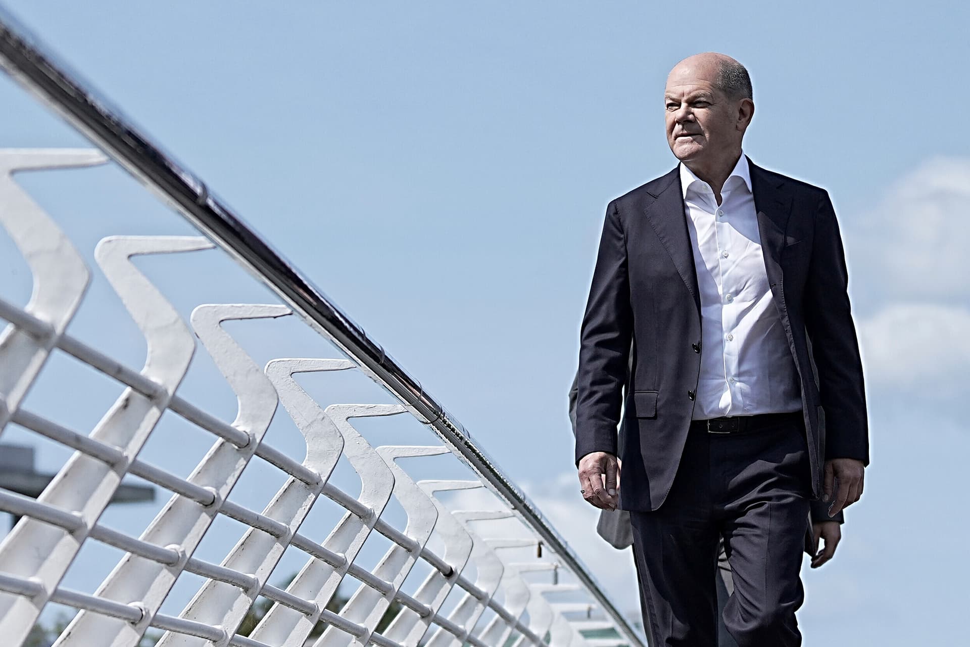 Inflation: Scholz lacht Rentner für 3.000-Euro-Forderung aus – und streicht den Bonus selbst ein …