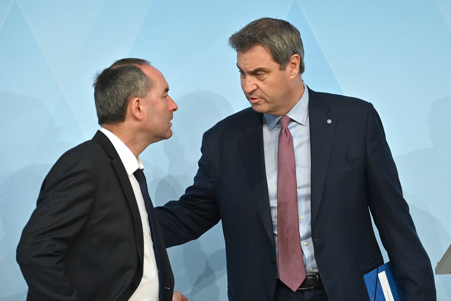 Flugblatt-Affäre: Söder bestellt Aiwanger zu Sondersitzung ein